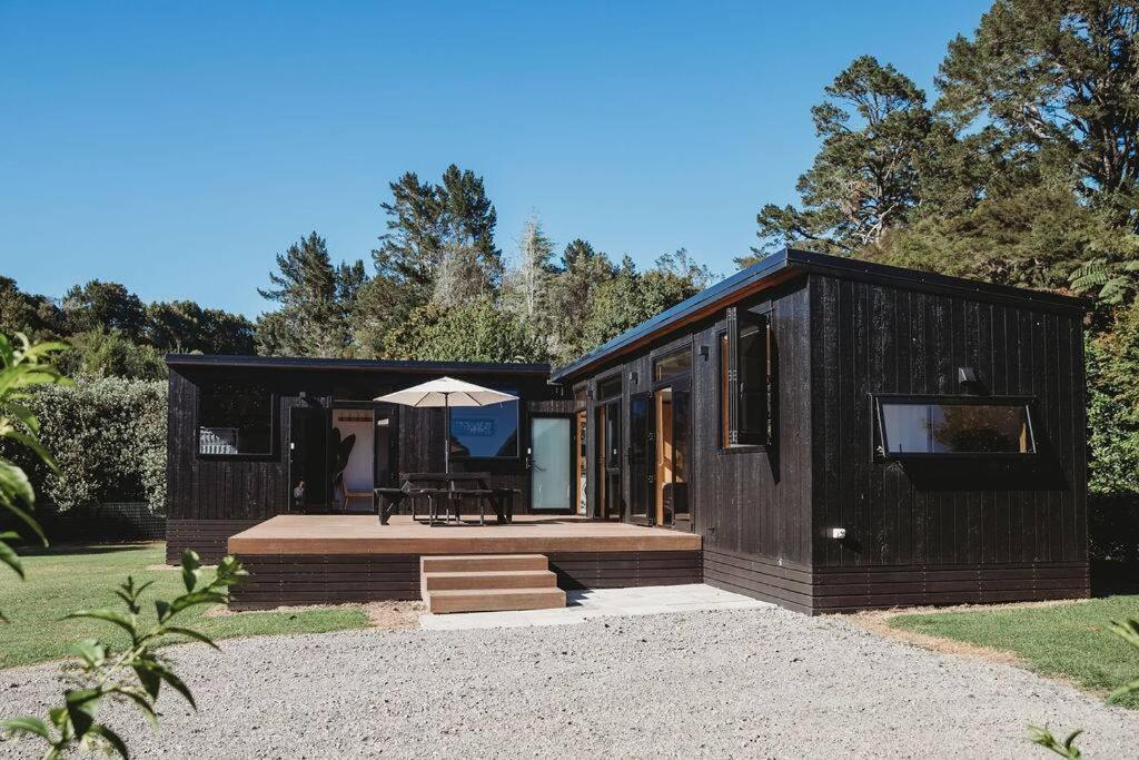 Hot Springs Retreat + Sapphire Springs Pools Holiday home