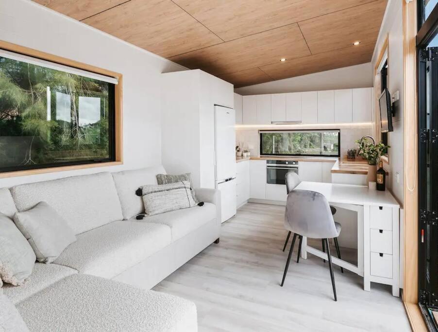 Hot Springs Retreat + Sapphire Springs Pools Holiday home *