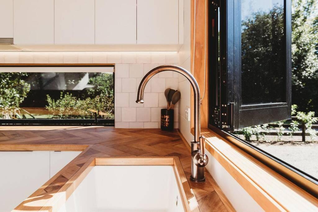 Hot Springs Retreat + Sapphire Springs Pools Holiday home *